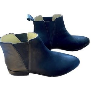 Nisolo Classic Chelsea Boot in Black Leather